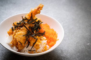 karides tempura pirinç kase karides yumurta ve yosun - Japon gıda tarzı