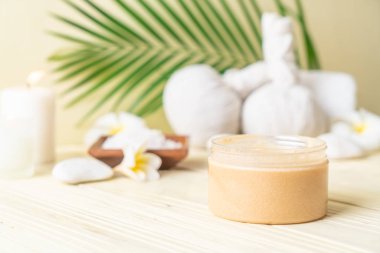 Ahşap zemin üzerine kurulmuş kaplıca tedavileri - Güzellik konsepti