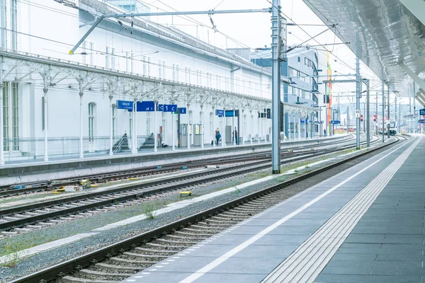 Salzburgo Áustria Agosto 2018 Trem Regional Parou Plataforma Estação Ferroviária — Fotografia de Stock