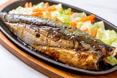 Teriyaki sosu - Japon yemekleri tarzı ile ızgara Saba Balık biftek