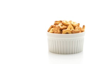 Beyaz arka plan üzerinde izole bisküvi kraker