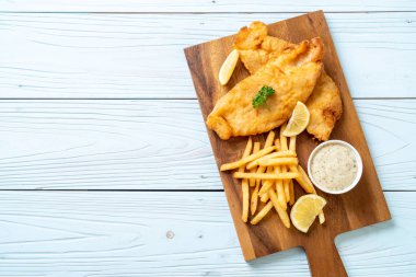 Balık ve patates kızartması. Sağlıksız yiyecekler.