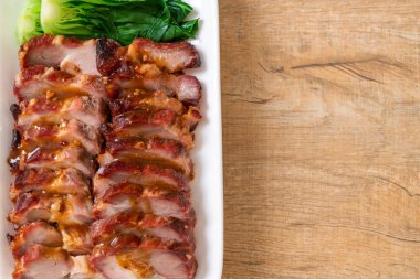 Barbekü kırmızı domuz soslu rosto