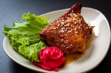 teriyaki sosu ve susam ızgara tavuk biftek