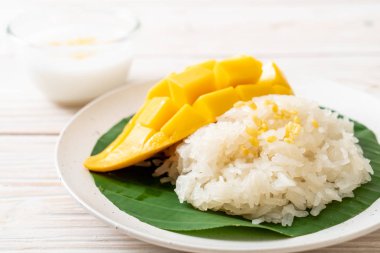 Yapışkan pirinçli mango - Tayland 'ın popüler geleneksel tatlısı