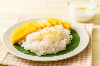 Yapışkan pirinçli mango - Tayland 'ın popüler geleneksel tatlısı