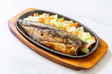 Teriyaki sosu - Japon yemekleri tarzı ile ızgara Saba Balık biftek