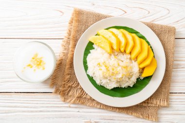 Yapışkan pirinçli mango - Tayland 'ın popüler geleneksel tatlısı