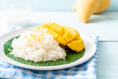 Yapışkan pirinçli mango - Tayland 'ın popüler geleneksel tatlısı