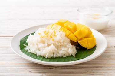 Yapışkan pirinçli mango - Tayland 'ın popüler geleneksel tatlısı