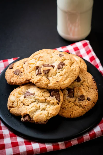 Biscoitos Com Chips Chocolate Prato — Fotografia de Stock