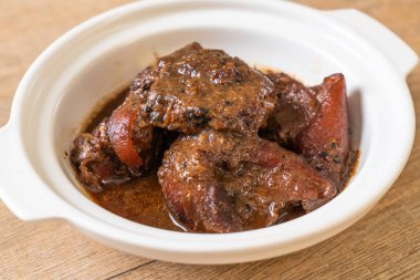 herb - Phuket Tayland geleneksel gıda tarzı ile domuz eti güveç