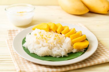Yapışkan pirinçli mango - Tayland 'ın popüler geleneksel tatlısı