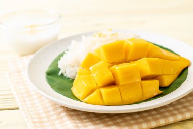 Yapışkan pirinçli mango - Tayland 'ın popüler geleneksel tatlısı