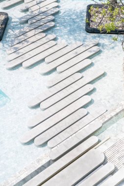 Havadan görünümü güzel lüks otel yüzme havuzu çare ile bir yürüyüş yolu