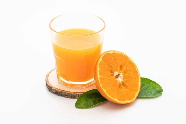 白を基調としたフレッシュオレンジジュース — ストック写真
