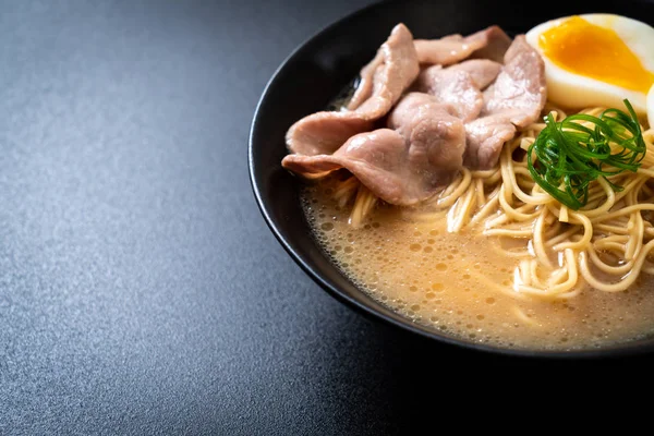 Tonkotsu Ramen Noodles Χοιρινό Κρέας Και Αυγό Ιαπωνικό Στυλ — Φωτογραφία Αρχείου