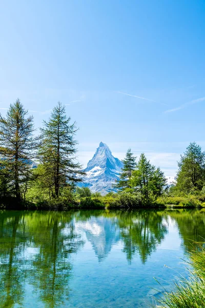洛文兹 麦特洪与 Grindjisee 湖在瑞士的策尔马特 — 图库照片