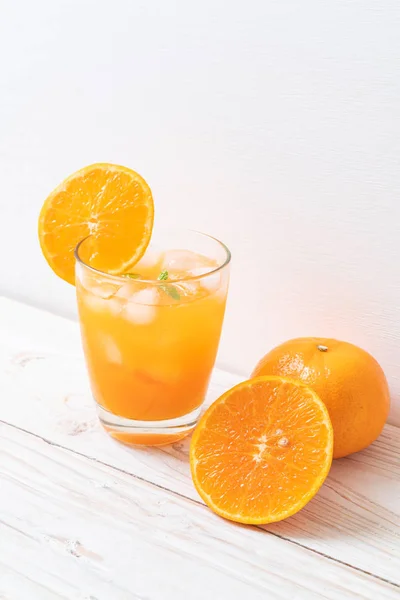 Ένα Ποτήρι Χυμό Πορτοκάλι Πάγο — Φωτογραφία Αρχείου