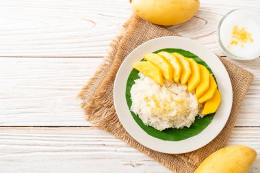 Yapışkan pirinçli mango - Tayland 'ın popüler geleneksel tatlısı