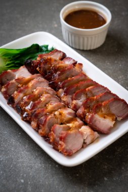 Barbekü kırmızı domuz soslu rosto