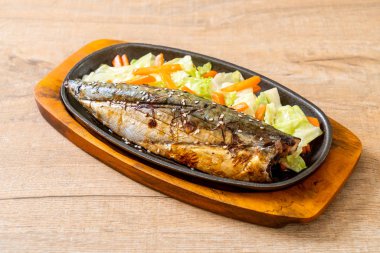 Teriyaki sosu - Japon yemekleri tarzı ile ızgara Saba Balık biftek