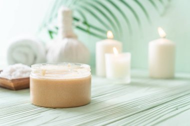 Ahşap zemin üzerine kurulmuş kaplıca tedavileri - Güzellik konsepti