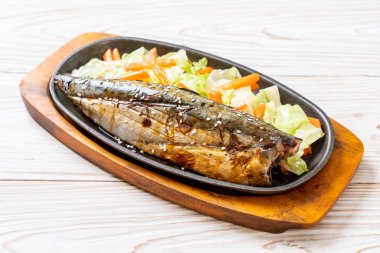 Teriyaki sosu - Japon yemekleri tarzı ile ızgara Saba Balık biftek