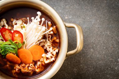 altın pot - Kore yemeği stili Korece anlık erişte