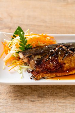 Teriyaki sosu - Japon yemekleri tarzı ile ızgara Saba Balık biftek
