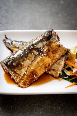 Teriyaki sosu - Japon yemekleri tarzı ile ızgara Saba Balık biftek