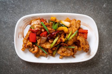 Kaju fıstığı - Asya gıda ile tavada kızartılmış tavuk