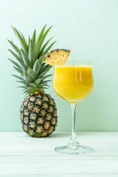 Vaso Batido Piña Fresca Mesa Madera Bebida Saludable — Foto de Stock