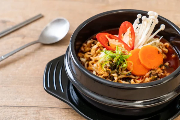 siyah kase - Kore yemeği stili Korece anlık erişte