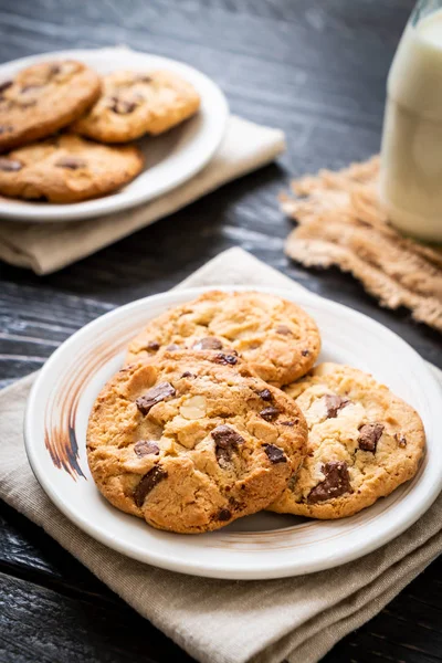 Biscoitos Com Chips Chocolate Prato — Fotografia de Stock