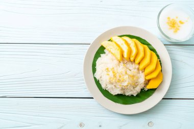 Yapışkan pirinçli mango - Tayland 'ın popüler geleneksel tatlısı