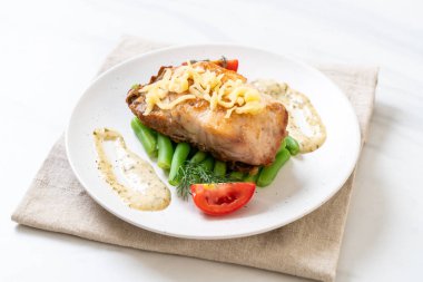 Izgara balık bifteği.