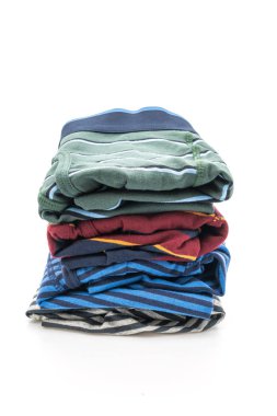 Beyaz arka plan üzerinde izole çizgili erkek iç giyim