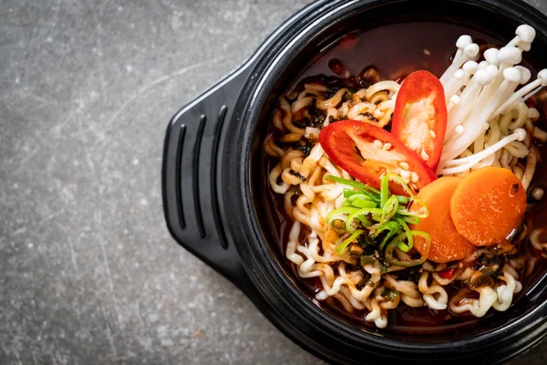 siyah kase - Kore yemeği stili Korece anlık erişte