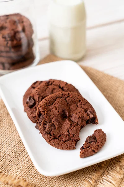 Chocolate Cookies Chocolate Chips Wood Background — Stock Photo, Image