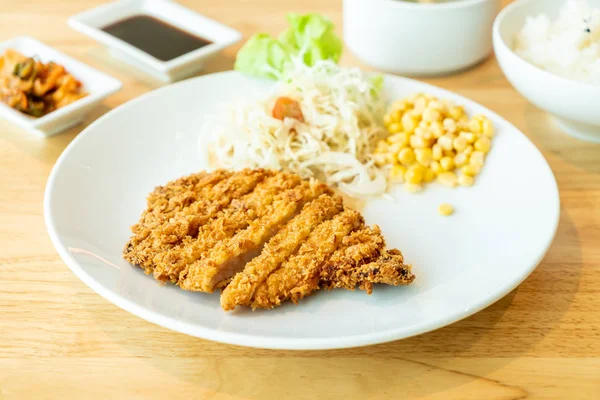 揚げとんかつ豚肉 とんかつ用 セット 日本の食スタイル — ストック写真