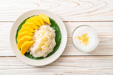 Yapışkan pirinçli mango - Tayland 'ın popüler geleneksel tatlısı