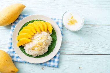 Yapışkan pirinçli mango - Tayland 'ın popüler geleneksel tatlısı