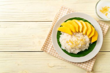 Yapışkan pirinçli mango - Tayland 'ın popüler geleneksel tatlısı