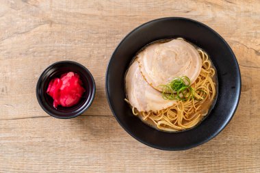 chaashu domuz eti - Japon tarzı ile TONKOTSU ramen erişte