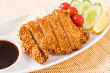 Japon kızartılmış domuz pirzolası (tonkatsu seti) - Japon yemek tarzı