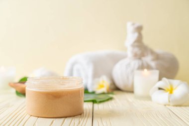 Ahşap zemin üzerine kurulmuş kaplıca tedavileri - Güzellik konsepti