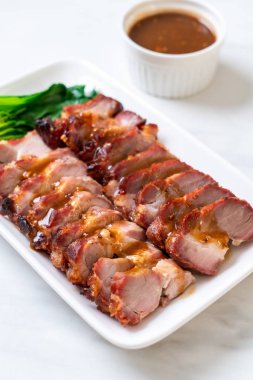 Barbekü kırmızı domuz soslu rosto