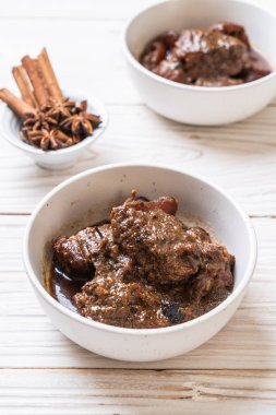 herb - Phuket Tayland geleneksel gıda tarzı ile domuz eti güveç