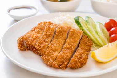 Japon kızartılmış domuz pirzolası (tonkatsu seti) - Japon yemek tarzı